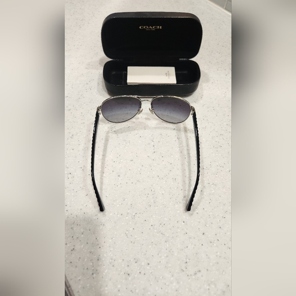 Coach Aviator sunglasses - Picture 3 of 6